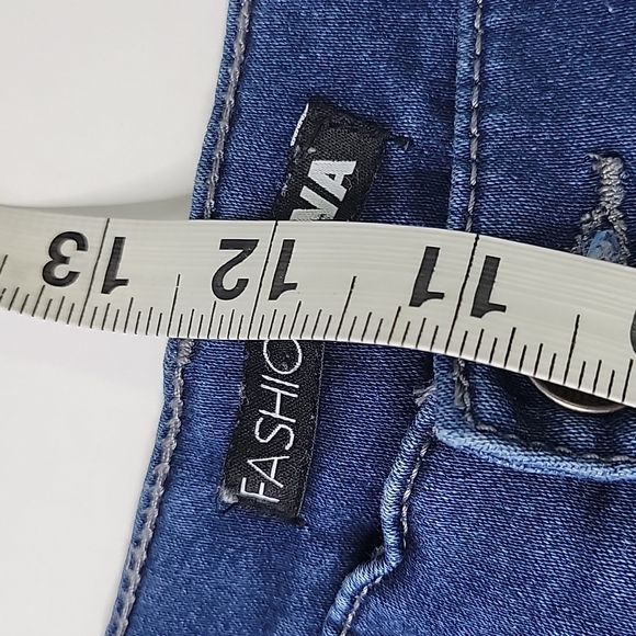 Fashion Nova Distressed Jeggings SZ 7 - Picture 8 of 16